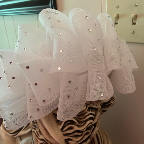 Elegant White Bow Hat with Rhinestones display picture 2